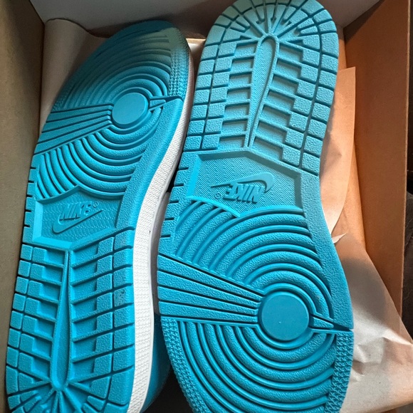 Jordan 1 Retro Low OG
Black Dark Powder Blue
men’s 6.5
women’s 8 - Picture 4 of 5